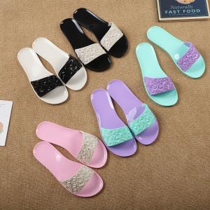 Yesteem Designer Luxury Flat Sandals for Ladies High Quality Jelly Slippers with Toe Wholesale Beach Summer Flip-Flops